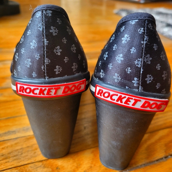 Rocket Dog High Wedge Black with Gray Fleur de Lis Print Mary Jane Shoes US 8.5 - Picture 3 of 6